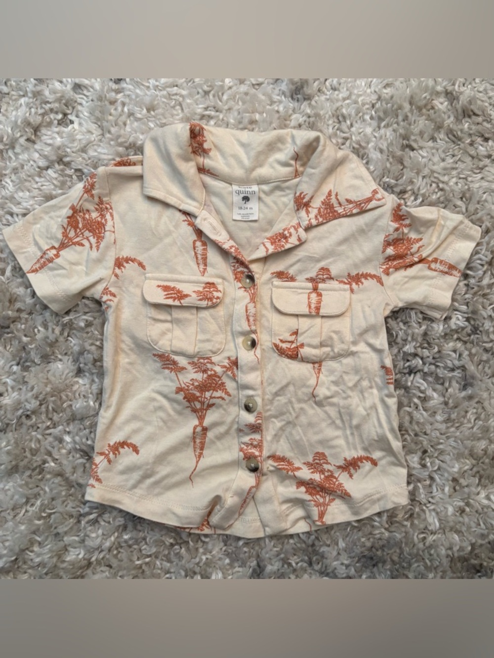 Kate Quinn Cream Short Sleeve Tee with Orange Carrot Print